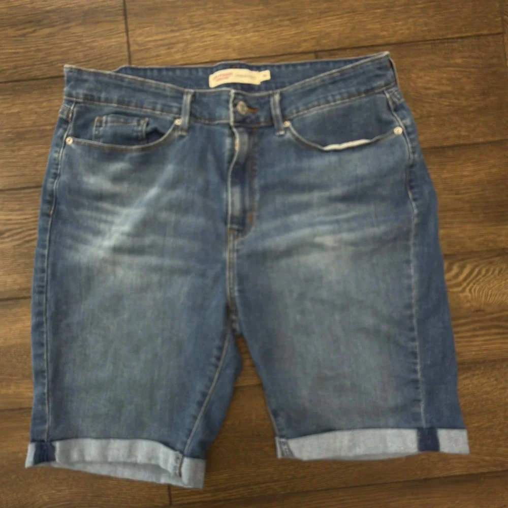 Signature by Levi Strauss & Co Womens Blue Bermuda Denim Shorts Size 16 W33